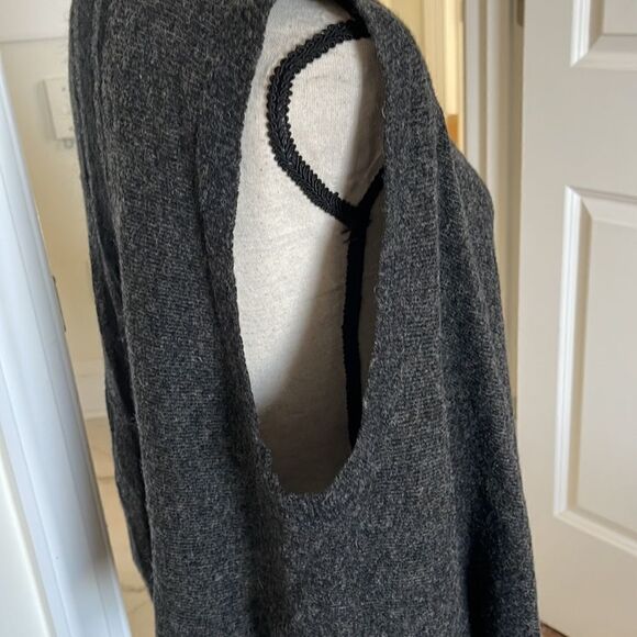 So versatile Banana Republic Wool wrap vest. - Picture 4 of 8